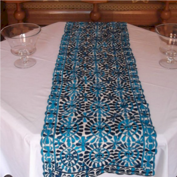 Chemin de table motif ronds - Snazzy Marketplace