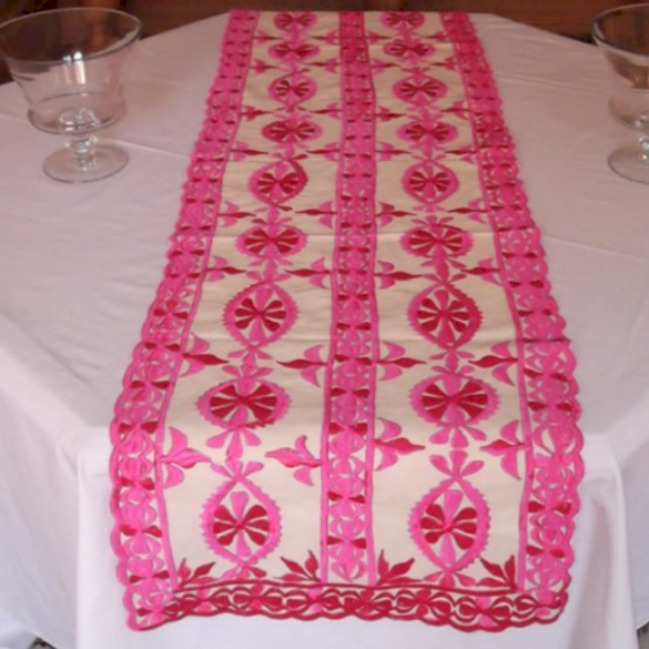 Chemin de table rose - Snazzy Marketplace